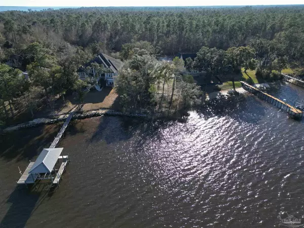 Milton, FL 32583,7586 Old Bay Pointe Rd