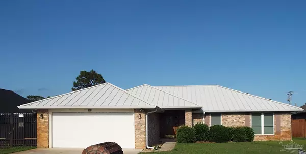 2483 Heritage Cir, Navarre, FL 32566