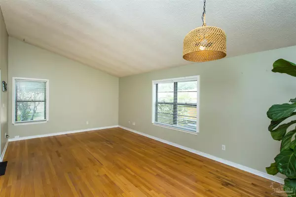 Pensacola, FL 32504,7402 Viewcrest Dr