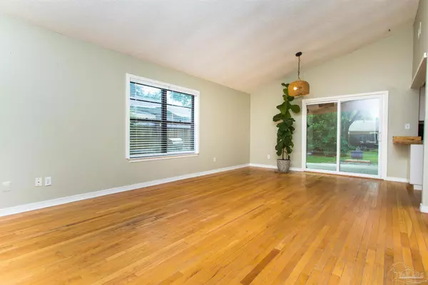 Pensacola, FL 32504,7402 Viewcrest Dr