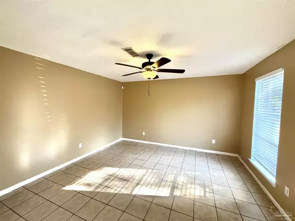Pensacola, FL 32507,913 Bartow Ave