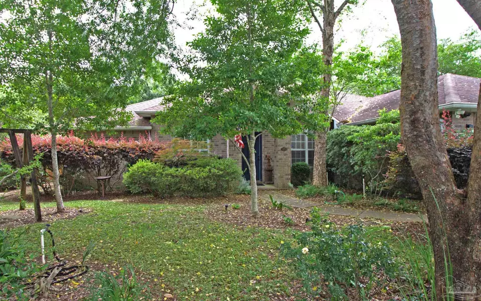 5893 Chi Chi Cir, Milton, FL 32570