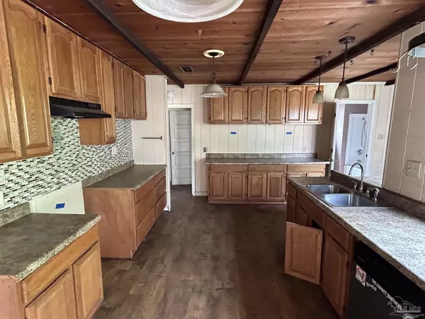 Pensacola, FL 32507,9880 N Loop