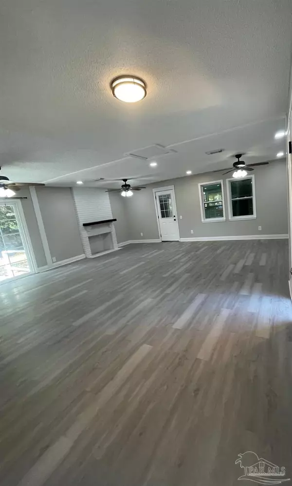 650 Dunkirk St, Pensacola, FL 32534