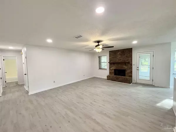 Pace, FL 32571,5737 Chumuckla Hwy