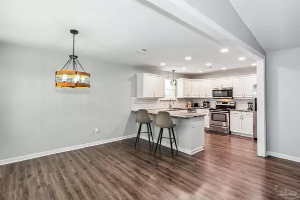 Pensacola, FL 32506,911 Vonna Jo Cir