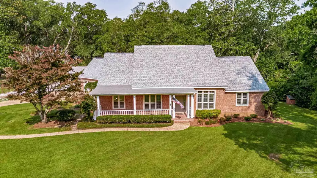 805 Westmoreland Ln, Cantonment, FL 32533