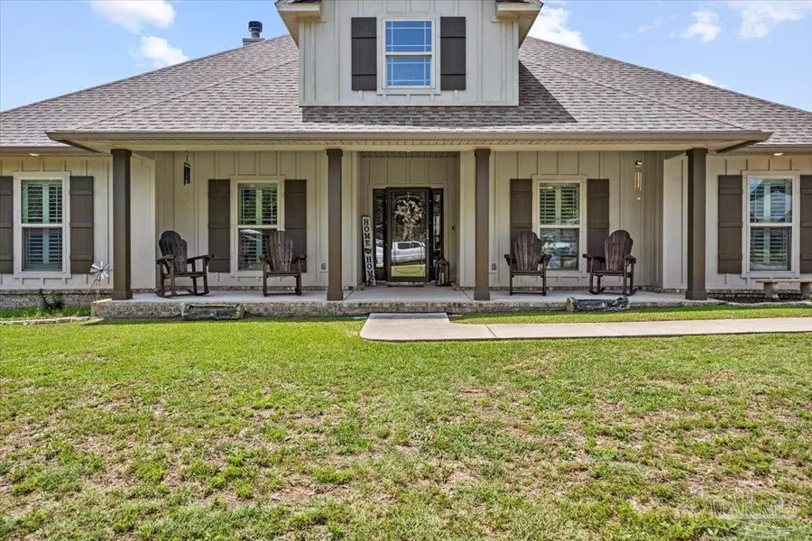 901 Breezy Acres Rd, Pensacola, FL 32534