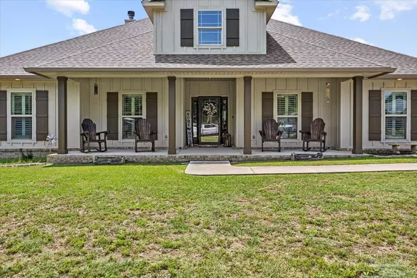 901 Breezy Acres Rd, Pensacola, FL 32534