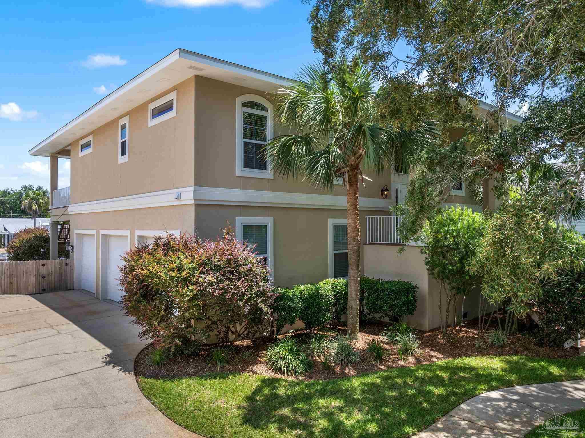 Gulf Breeze, FL 32563,946 Gondolier Blvd