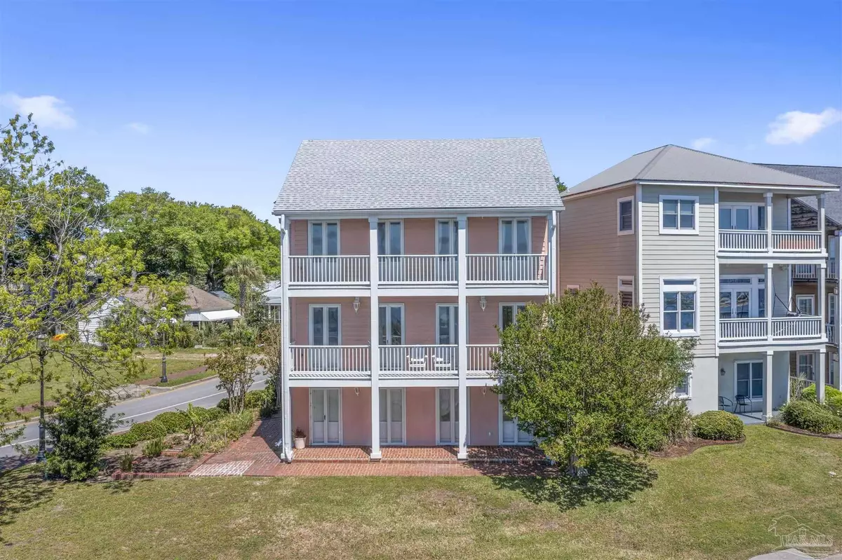 Pensacola, FL 32502,601 Crown Cv