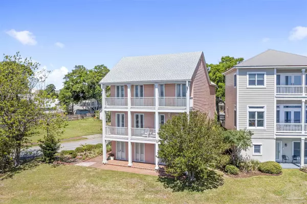 Pensacola, FL 32502,601 Crown Cv