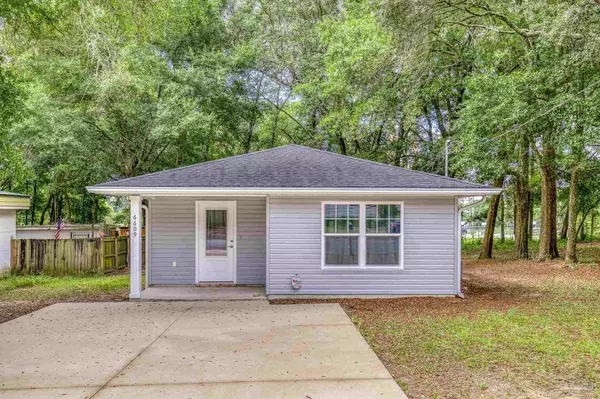 6609 Cedar St, Milton, FL 32570