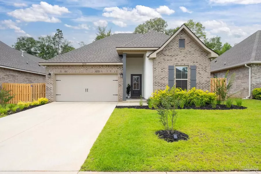 3248 Mountain Laurel Tr, Cantonment, FL 32533