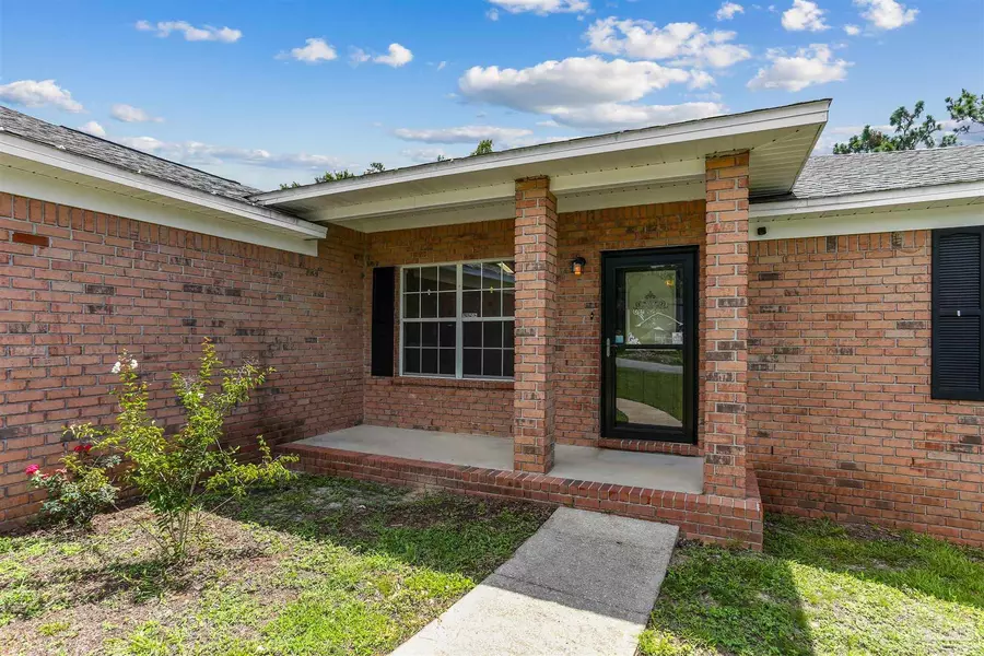 5833 Pebble Ridge Dr, Milton, FL 32583