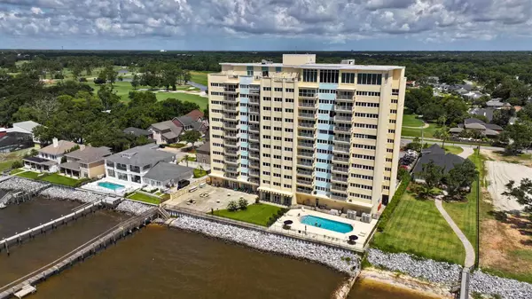 825 Bayshore Dr, Pensacola, FL 32507