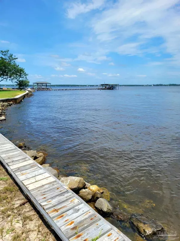 Pensacola, FL 32507,5452 N Shore Rd