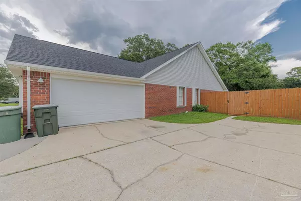 Pensacola, FL 32526,5521 Shadow Grove Blvd