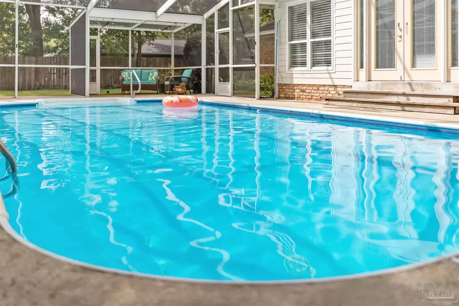 300 Bear Dr, Gulf Breeze, FL 32561