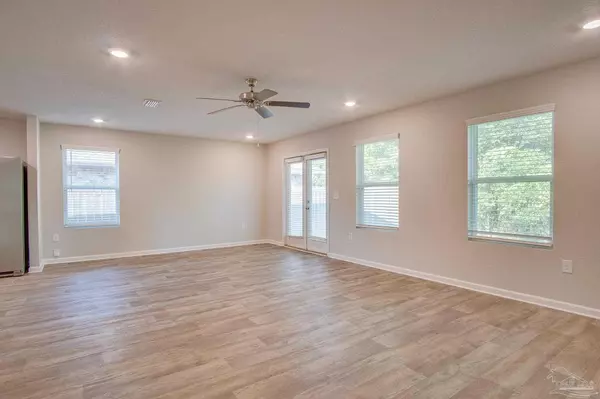 Pensacola, FL 32526,7818 Lakeside Oaks Dr