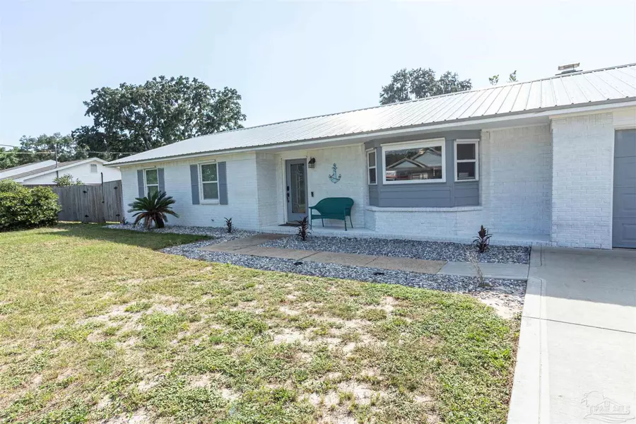 1969 Frontera St, Navarre, FL 32566