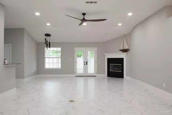 Pace, FL 32571,4906 Laurel Oak Dr