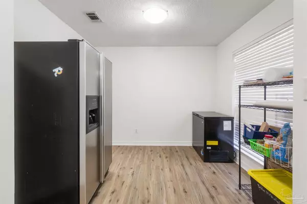 Milton, FL 32583,6917 Kapok Dr