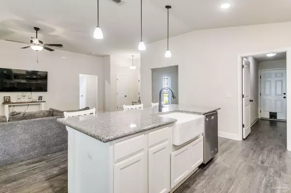 Pace, FL 32571,5149 Peach Dr