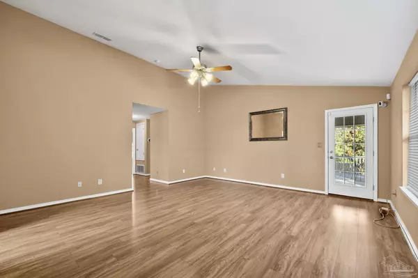 Pensacola, FL 32503,6356 Parakeet Trl