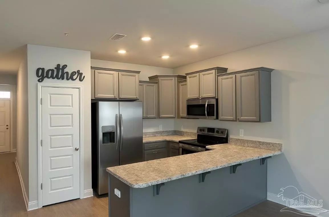 Pensacola, FL 32526,6005 Royal Port Ct