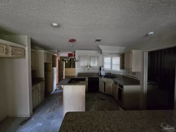 Navarre, FL 32566,7053 Gandy Dr