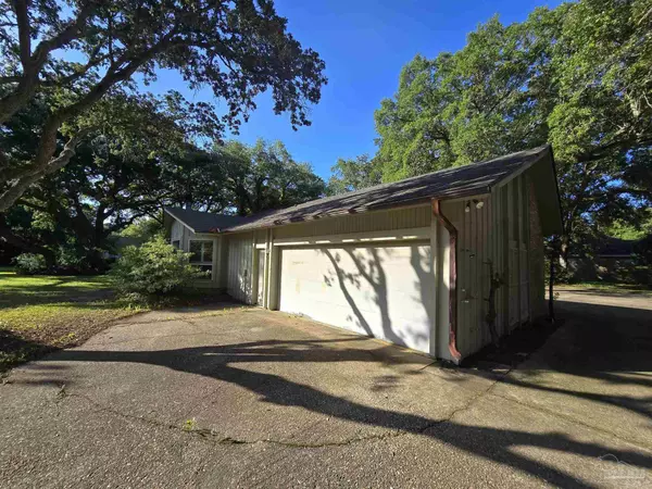 Navarre, FL 32566,7053 Gandy Dr