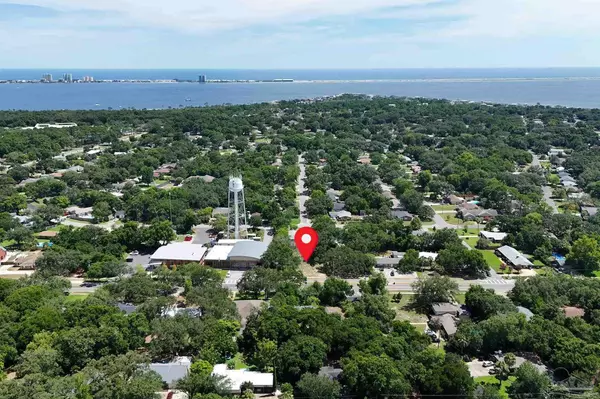 Gulf Breeze, FL 32561,323 Fairpoint Dr