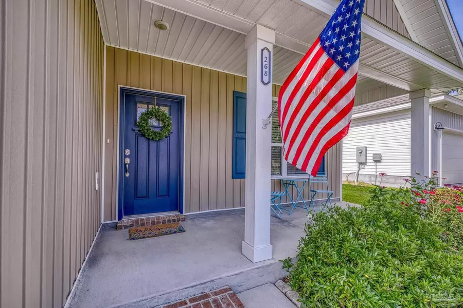 268 Camellia Dr, Cantonment, FL 32533