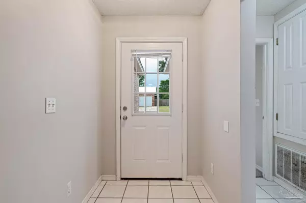 Mary Esther, FL 32569,25 Cactus Rd