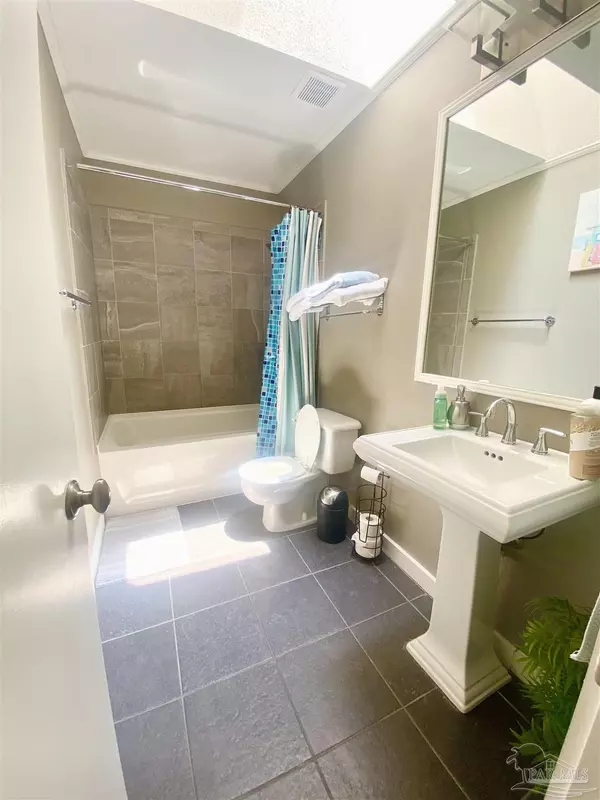Gulf Breeze, FL 32563,1634 Kauai Ct