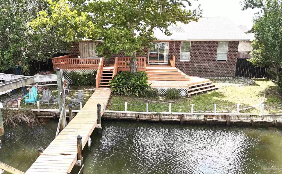 1634 Kauai Ct, Gulf Breeze, FL 32563