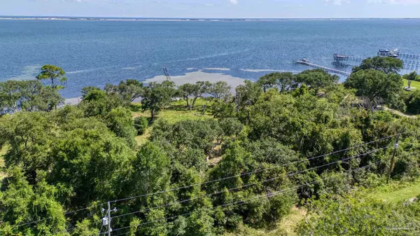 Gulf Breeze, FL 32563,5161 Soundside Dr