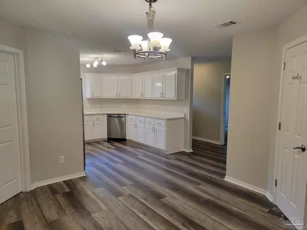 Pace, FL 32571,4878 Pineview Ridge Rd