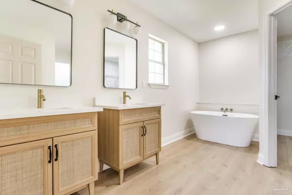 Pace, FL 32571,3956 Harbors Port St