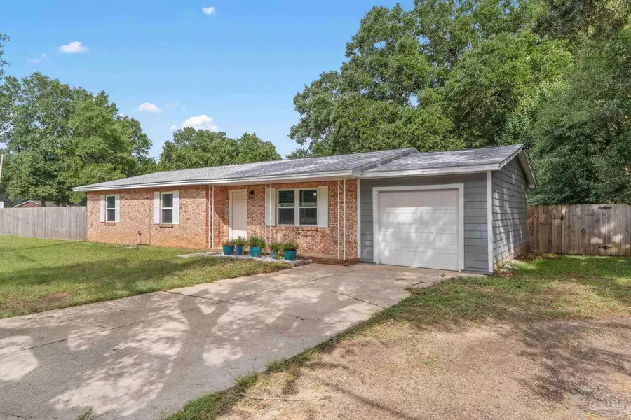 5600 Mulat Rd, Milton, FL 32583