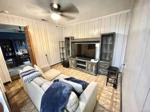 Pensacola, FL 32503,2995 Newton Dr