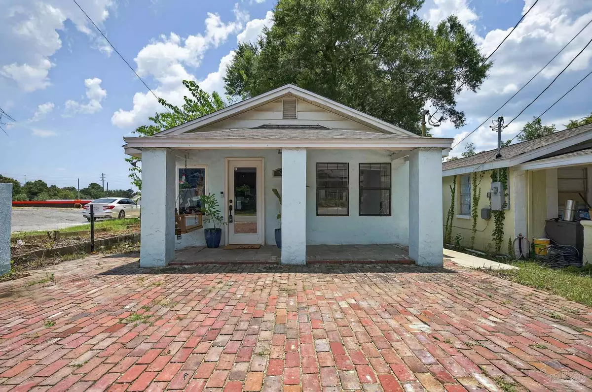Pensacola, FL 32501,9 W Yonge St