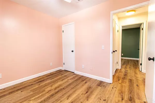 Gulf Breeze, FL 32563,5233 Soundside Dr