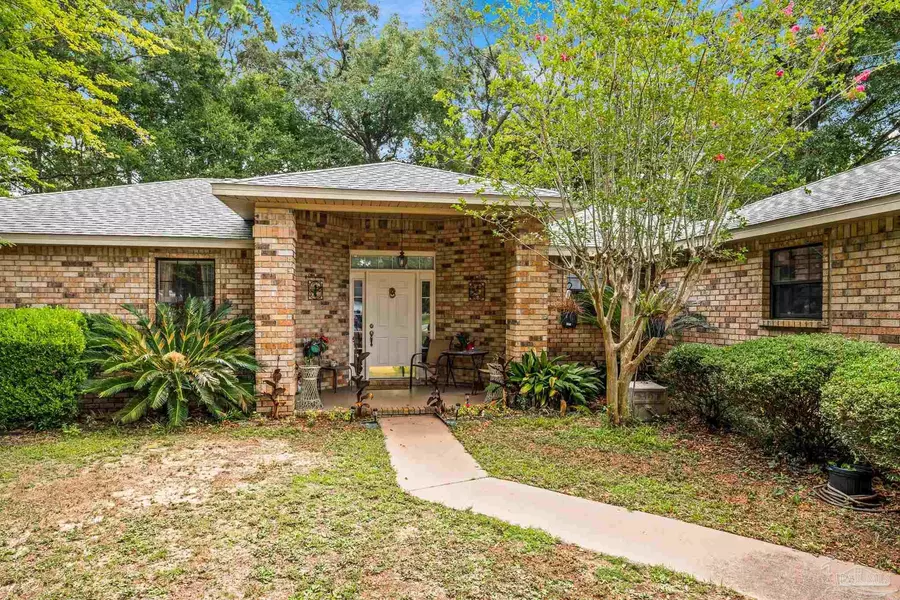6136 Arnies Way, Milton, FL 32570