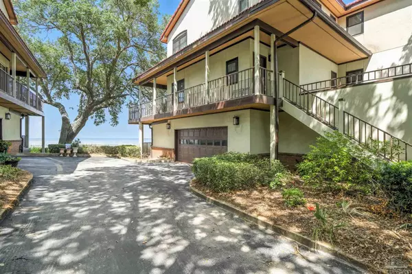 Gulf Breeze, FL 32561,80 Baybridge Dr