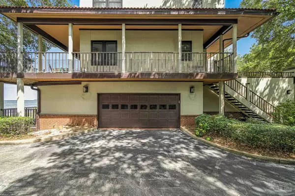 Gulf Breeze, FL 32561,80 Baybridge Dr
