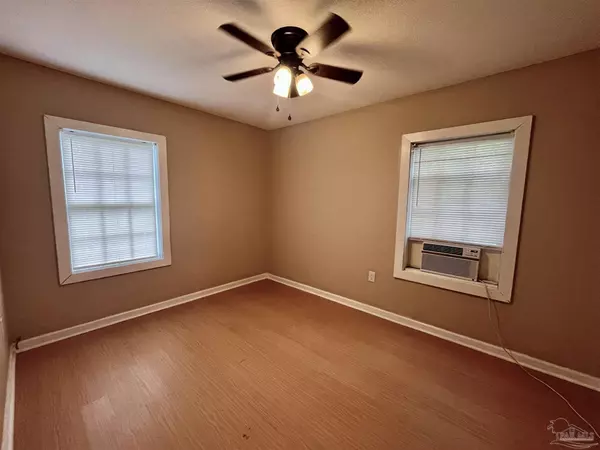Pensacola, FL 32506,5517 W Jackson St