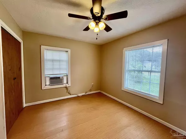 Pensacola, FL 32506,5517 W Jackson St
