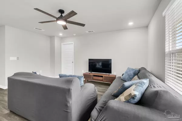 Pace, FL 32571,4376 White Cedar Ct